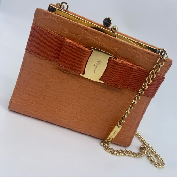 Salvatore Ferragamo Vara Bow Kiss Lock Shoulder Bag - Picture 1 of 12